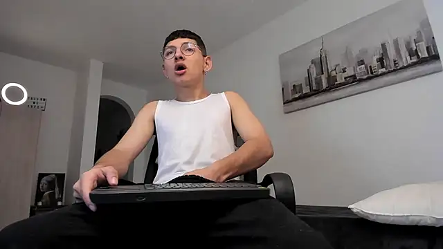 Snapshot of a_lejandro_0_8 chatting on March 2025 02:37:01 PM a lejandro 0 8 online show from March 2025 02:37:01 PM