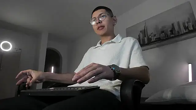 Snapshot of a_lejandro_0_8 chatting on March 2025 07:48:01 AM a lejandro 0 8 online show from March 2025 07:48:01 AM