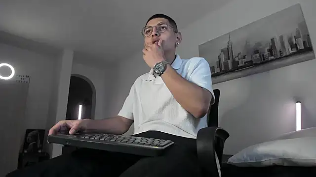 Snapshot of a_lejandro_0_8 chatting on March 2025 10:55:01 AM a lejandro 0 8 online show from March 2025 10:55:01 AM