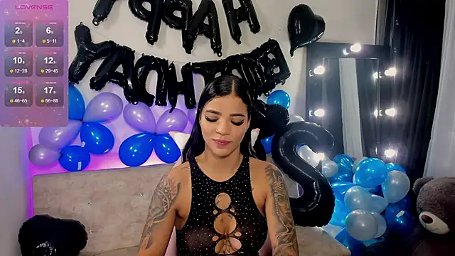 Snapshot of EmmaRusellx chatting on December 2024 01:28:01 PM EmmaRusellx online show from December 2024 01:28:01 PM