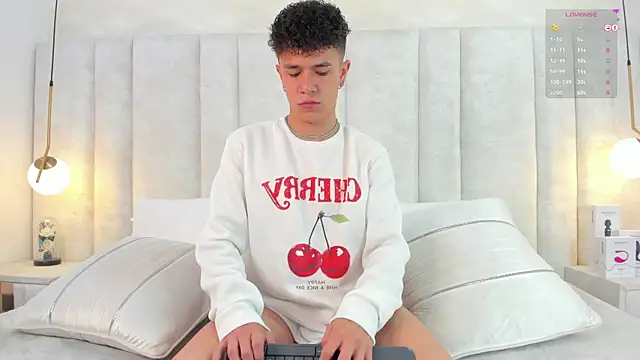 Snapshot of 1m_Joel chatting on February 2025 12:27:01 AM 1m Joel online show from February 2025 12:27:01 AM