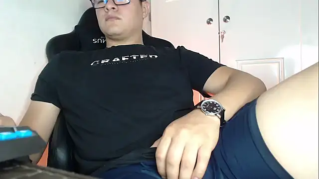 Plug Control online show from September 2025 03:30:02 AM