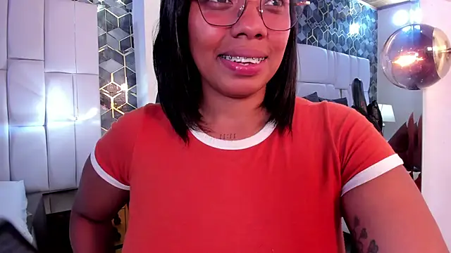 lia mariana online show from June 2026 08:58:01 PM