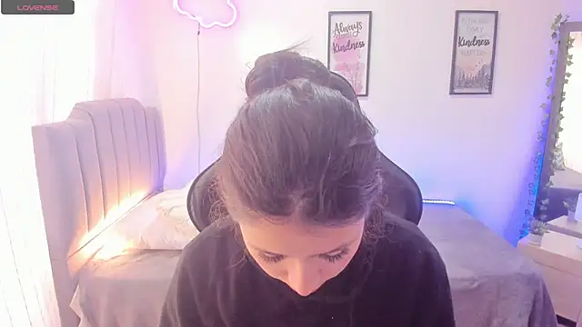 Amy joones online show from January 2025 01:28:01 PM