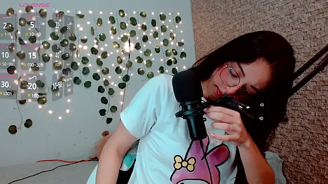 Snapshot of emma_unu chatting on January 2025 02:50:02 AM emma unu online show from January 2025 02:50:02 AM