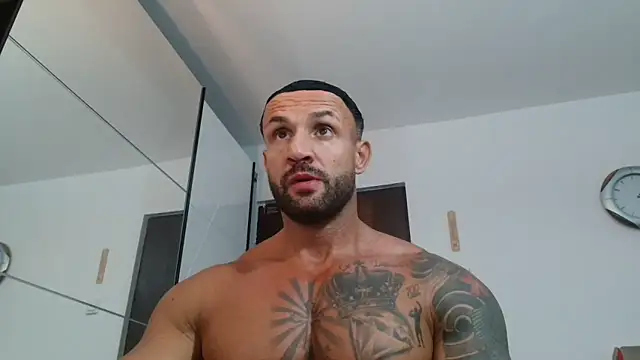 Magnificmuscles89 online show from June 2026 10:26:01 PM