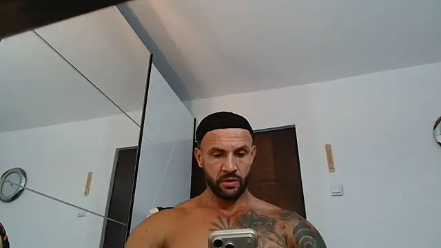 Magnificmuscles89 online show from June 2026 10:40:01 AM