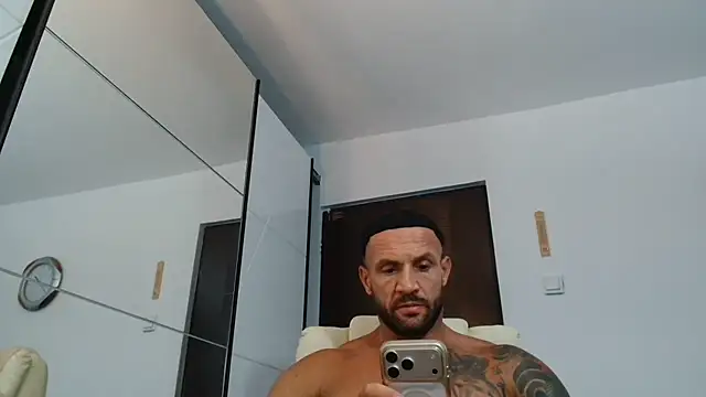 Magnificmuscles89 online show from June 2026 10:47:01 PM