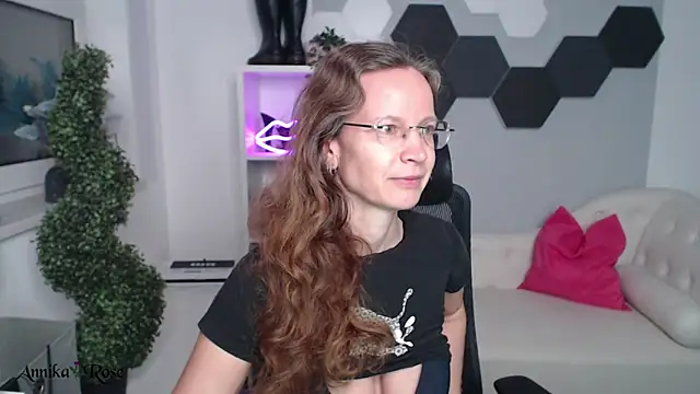 AnnikaRose online show from March 2025 12:00:01 PM