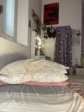 Snapshot of giuli_zerozero chatting on February 2026 01:29:01 PM giuli zerozero online show from February 2026 01:29:01 PM