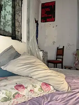 Snapshot of giuli_zerozero chatting on March 2026 03:24:01 PM giuli zerozero online show from March 2026 03:24:01 PM