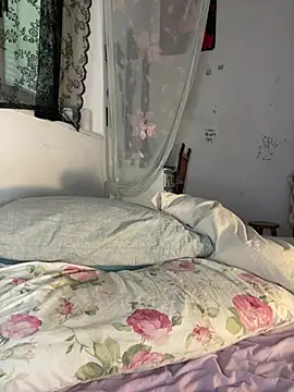 Snapshot of giuli_zerozero chatting on March 2026 12:49:01 PM giuli zerozero online show from March 2026 12:49:01 PM