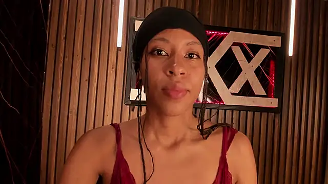 Kloe Suarez  online show from February 2025 10:02:02 AM