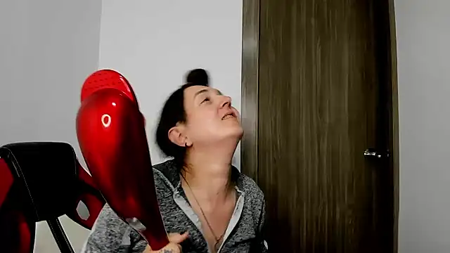 Snapshot of Sweet-Suck69 chatting on February 2025 05:44:02 AM Sweet-Suck69 online show from February 2025 05:44:02 AM