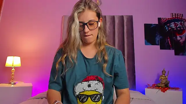 Snapshot of Giia_paiige18 chatting on December 2024 07:18:02 AM Giia paiige18 online show from December 2024 07:18:02 AM