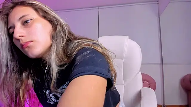 Snapshot of Giia_paiige18 chatting on February 2025 09:42:01 AM Giia paiige18 online show from February 2025 09:42:01 AM