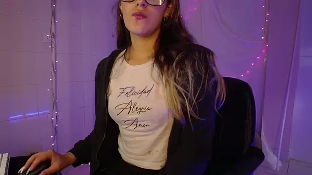 Snapshot of Giia_paiige18 chatting on September 2025 01:01:01 PM Giia paiige18 online show from September 2025 01:01:01 PM