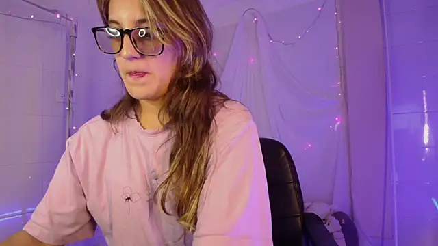 Snapshot of Giia_paiige18 chatting on October 2025 12:52:01 AM Giia paiige18 online show from October 2025 12:52:01 AM