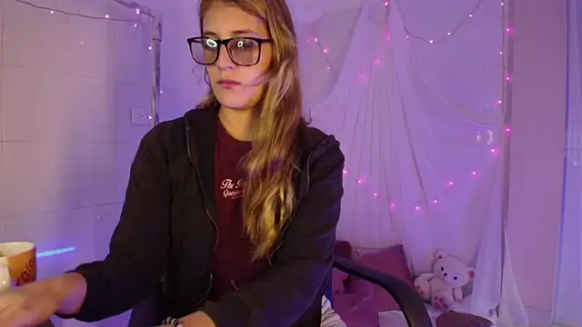 Snapshot of Giia_paiige18 chatting on November 2025 01:34:02 PM Giia paiige18 online show from November 2025 01:34:02 PM