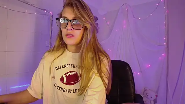 Snapshot of Giia_paiige18 chatting on November 2025 01:21:02 PM Giia paiige18 online show from November 2025 01:21:02 PM