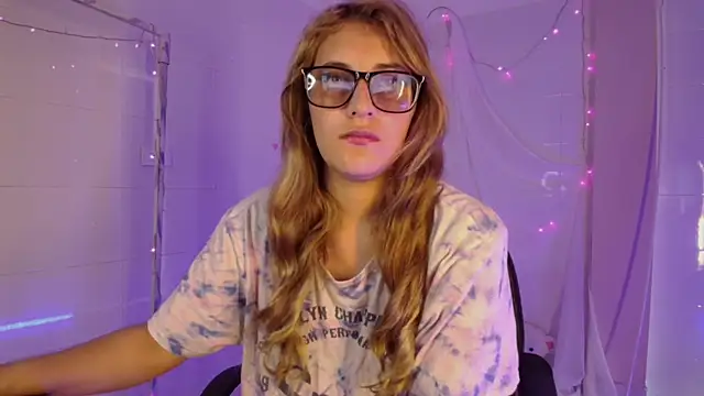 Snapshot of Giia_paiige18 chatting on November 2025 01:22:02 PM Giia paiige18 online show from November 2025 01:22:02 PM