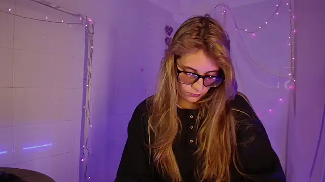 Snapshot of Giia_paiige18 chatting on November 2025 11:21:02 PM Giia paiige18 online show from November 2025 11:21:02 PM