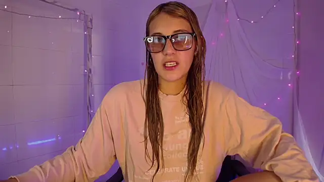 Snapshot of Giia_paiige18 chatting on November 2025 01:33:02 PM Giia paiige18 online show from November 2025 01:33:02 PM