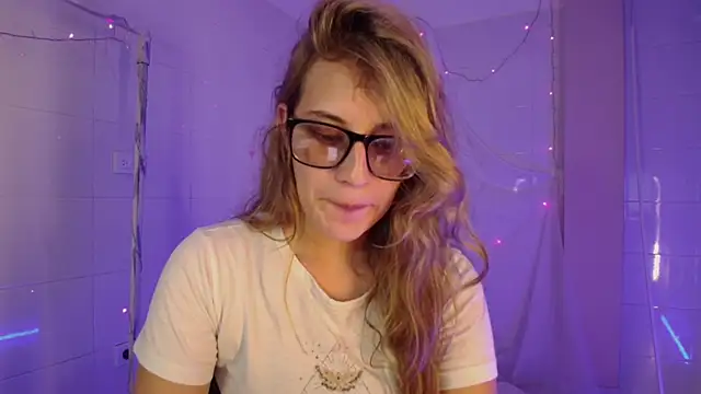 Snapshot of Giia_paiige18 chatting on December 2025 11:57:02 PM Giia paiige18 online show from December 2025 11:57:02 PM