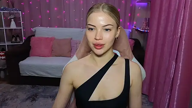 EmmyMills online show from December 2024 09:04:01 PM