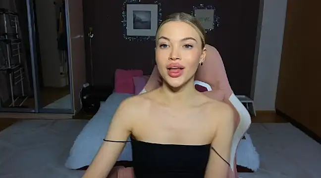 EmmyMills online show from January 2025 08:27:01 PM