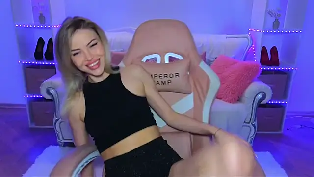 EmmyMills online show from October 2025 09:06:01 PM