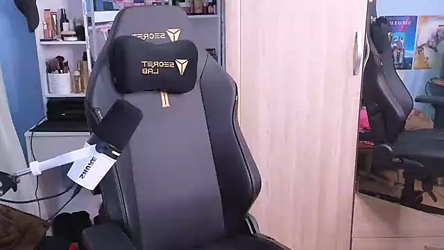 Snapshot of MemiKouki chatting on January 2025 04:50:02 PM MemiKouki online show from January 2025 04:50:02 PM