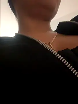 MichelleReys online show from September 2025 04:07:01 PM