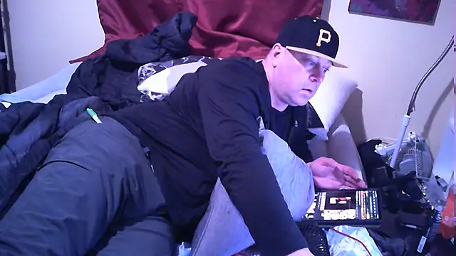 Mic Oxinner online show from October 2025 09:02:01 PM