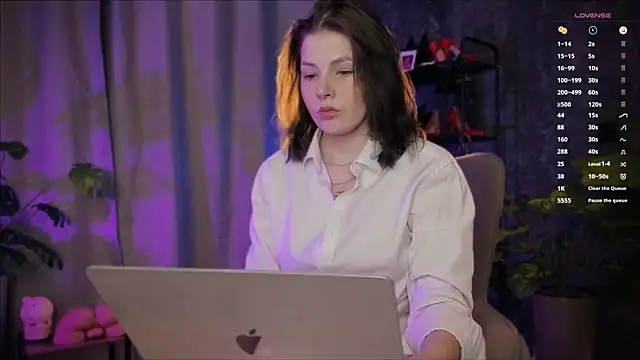 AnnaTrueno online show from July 2026 06:01:02 PM