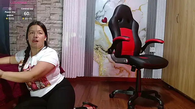 Snapshot of monickhot303av chatting on April 2026 05:23:01 AM monickhot303av online show from April 2026 05:23:01 AM