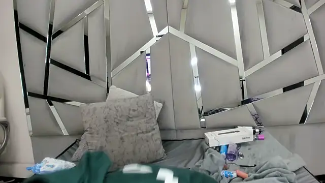 Snapshot of Catherinee69_x chatting on December 2024 10:34:02 AM Catherinee69 x online show from December 2024 10:34:02 AM