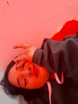 Snapshot of Catherinee69_x chatting on January 2025 03:04:01 PM Catherinee69 x online show from January 2025 03:04:01 PM