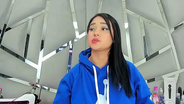 Snapshot of Catherinee69_x chatting on January 2025 09:30:02 AM Catherinee69 x online show from January 2025 09:30:02 AM