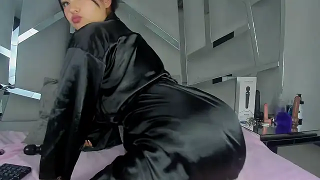 Snapshot of Catherinee69_x chatting on January 2025 10:50:02 AM Catherinee69 x online show from January 2025 10:50:02 AM