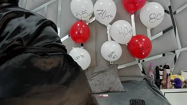 Snapshot of Catherinee69_x chatting on February 2025 08:33:01 AM Catherinee69 x online show from February 2025 08:33:01 AM