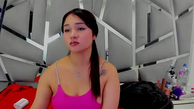 Snapshot of Catherinee69_x chatting on March 2025 07:19:01 AM Catherinee69 x online show from March 2025 07:19:01 AM