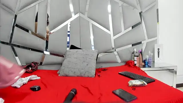 Snapshot of Catherinee69_x chatting on March 2025 09:35:02 AM Catherinee69 x online show from March 2025 09:35:02 AM