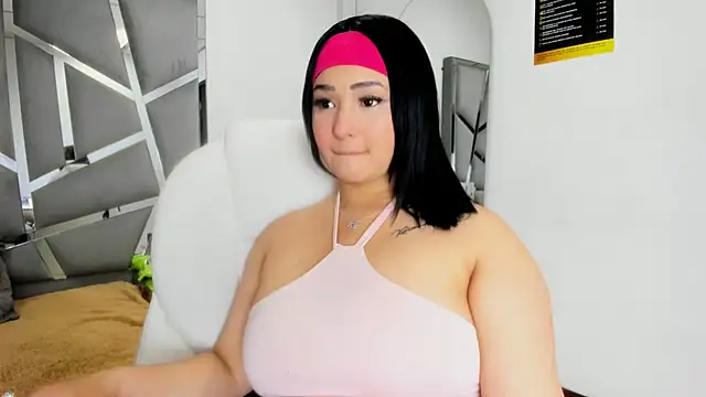 Snapshot of Catherinee69_x chatting on September 2025 04:03:02 AM Catherinee69 x online show from September 2025 04:03:02 AM