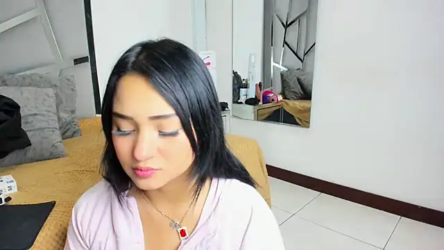 Snapshot of Catherinee69_x chatting on October 2025 02:23:02 AM Catherinee69 x online show from October 2025 02:23:02 AM