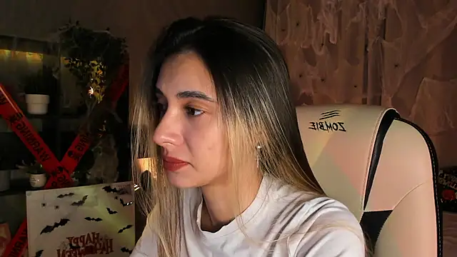 Snapshot of DarlaLike chatting on October 2025 03:34:01 AM DarlaLike online show from October 2025 03:34:01 AM