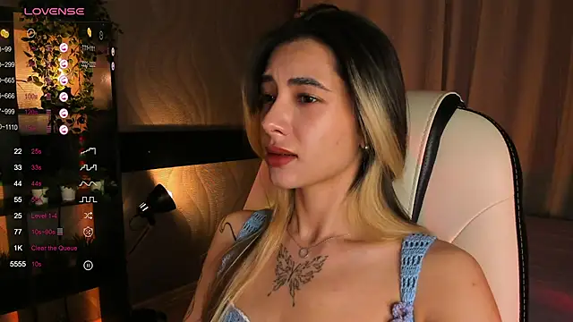 Snapshot of DarlaLike chatting on November 2025 03:39:02 AM DarlaLike online show from November 2025 03:39:02 AM