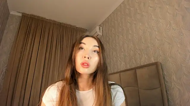 Snapshot of heyheyneko chatting on February 2026 01:45:01 AM heyheyneko online show from February 2026 01:45:01 AM