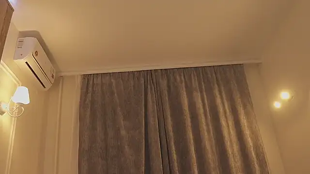 MiaThaine online show from February 2026 03:27:02 PM