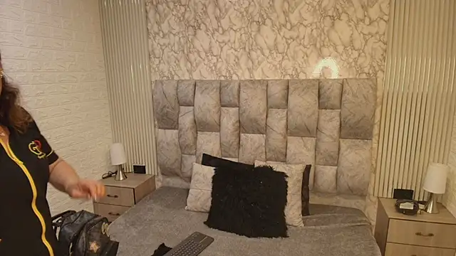 charlotte  G online show from September 2025 10:15:01 AM